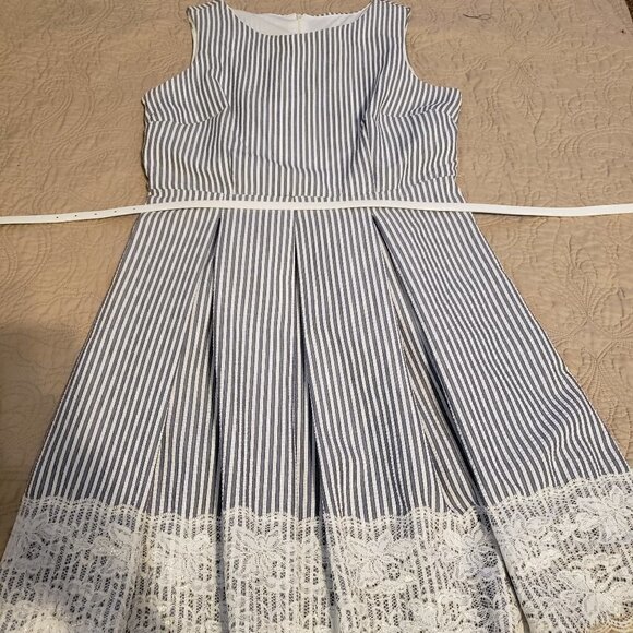 Madison Leigh Blue Seersucker dress with Lace trim - Picture 5 of 13